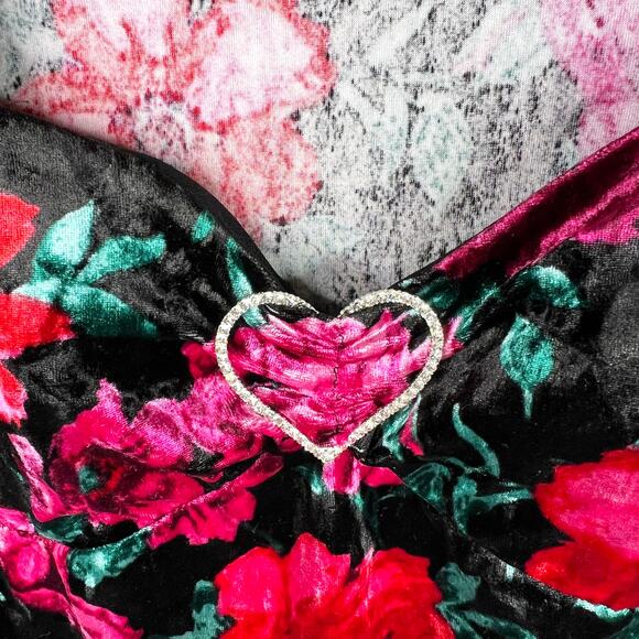 Madden NYC Floral Velvet Heart Crop Top Medium - Picture 4 of 8